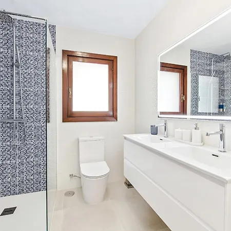 Nyaraló Luxurious Just 200m From The Beach! *