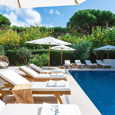 Luxurious Just 200m From The Beach! Nyaraló *