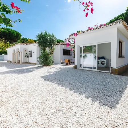 Luxurious Just 200m From The Beach! Nyaraló Estepona