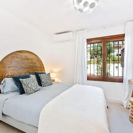 Luxurious Just 200m From The Beach! *
